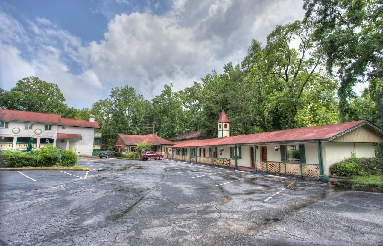 Hofbrau Riverfront Hotel Helen Exterior foto